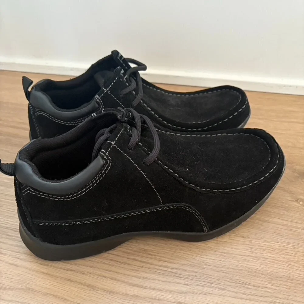 ** Men's Wrangler Black Suede Chukka lightweight boots size 9